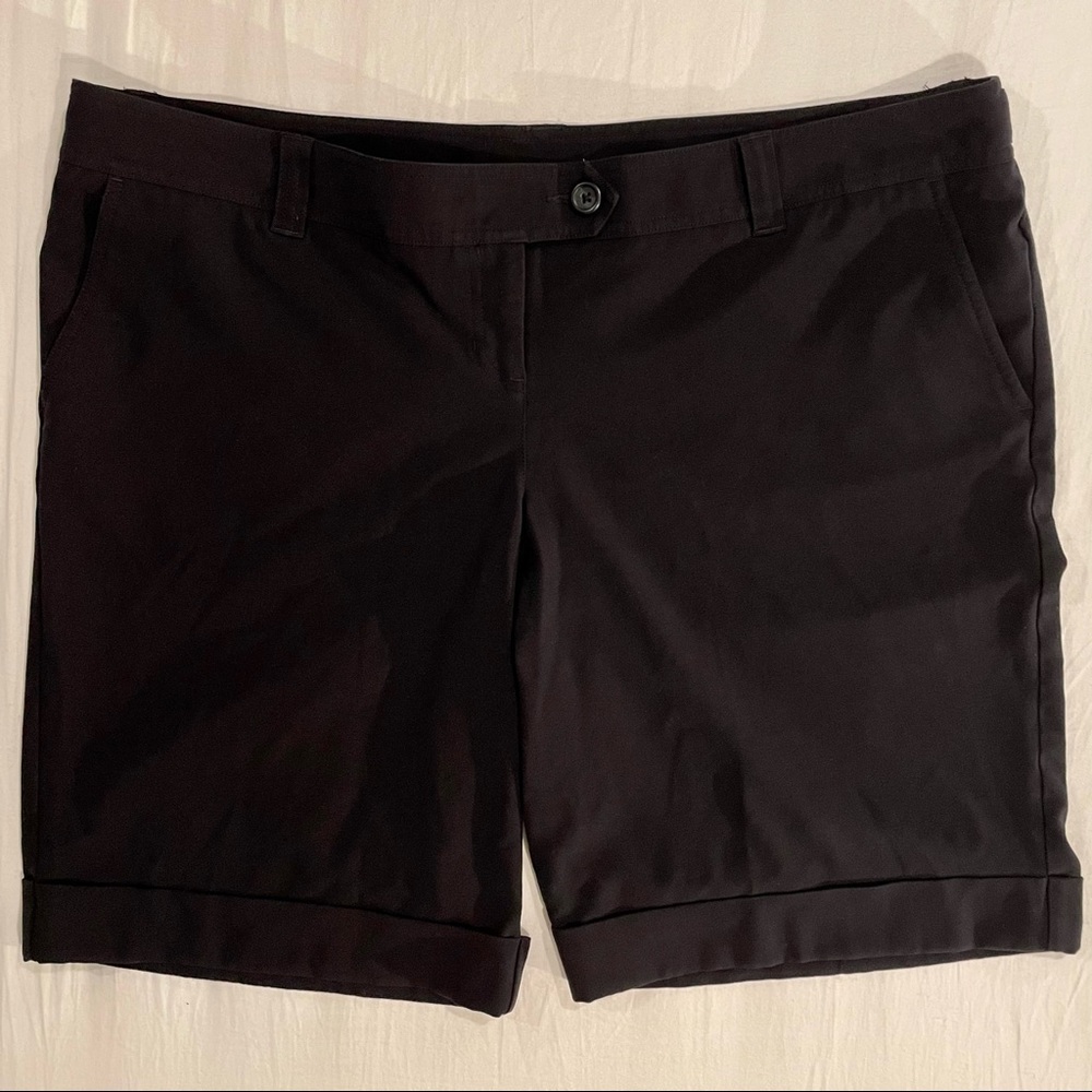 Torrid Shorts Womens 20 Black Sateen Dressy Cuffed Modern Stretch Plus Sized